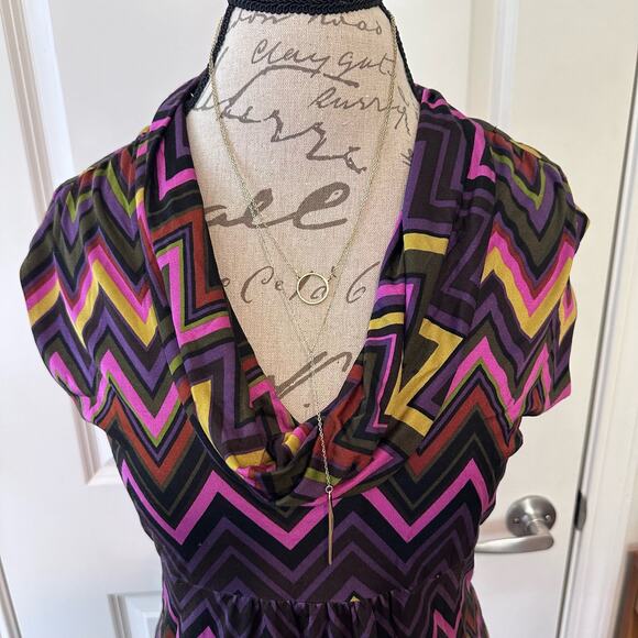 Trina Turk Women's sz L Zig Zag Print Sleeveless Top 100% Silk Y2K Fall Classic - Picture 9 of 9